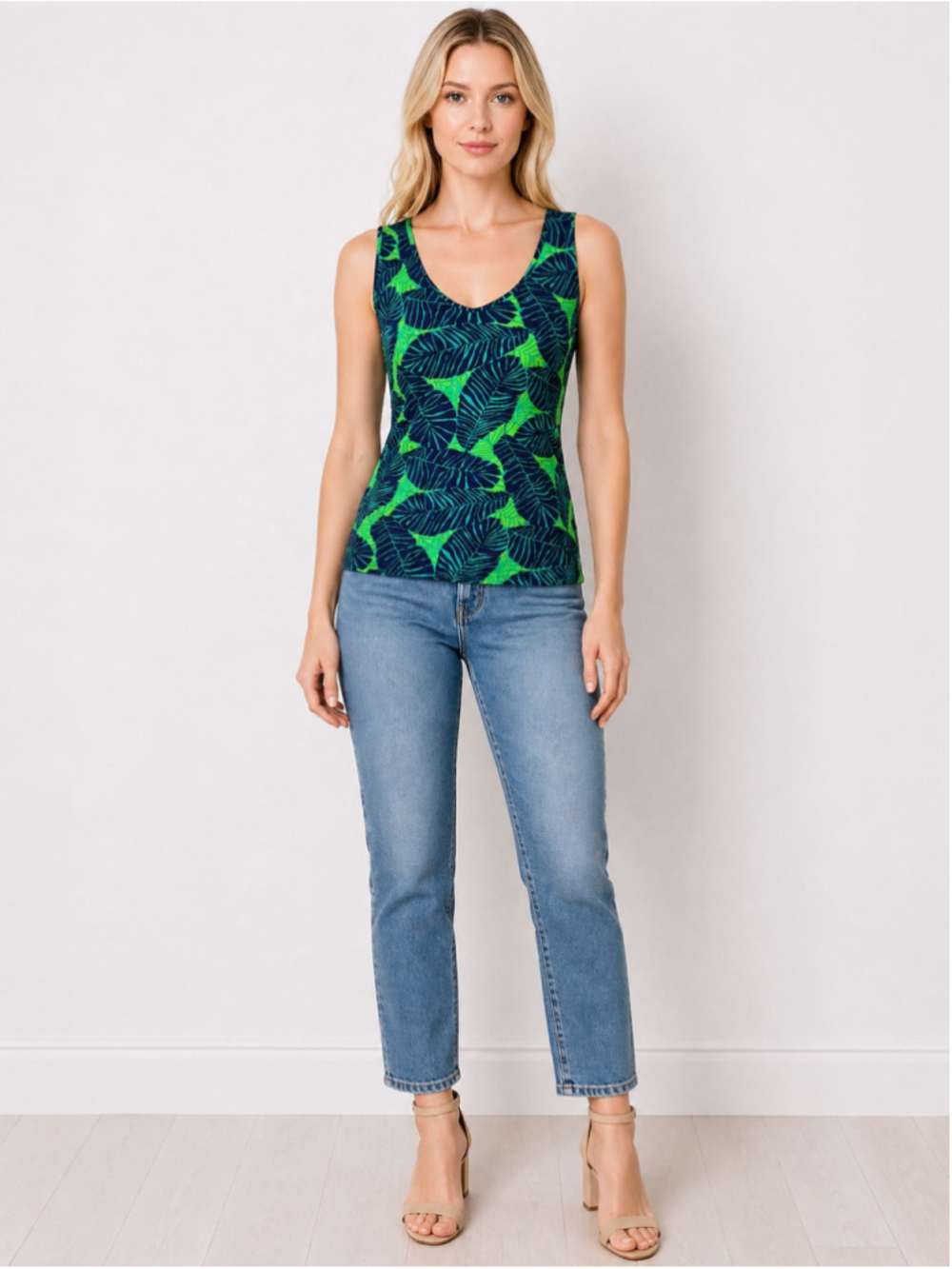 Lilly Pulitzer Gigi Tank Top V-Neck Under the Palms Leaf Print Cotton Size S